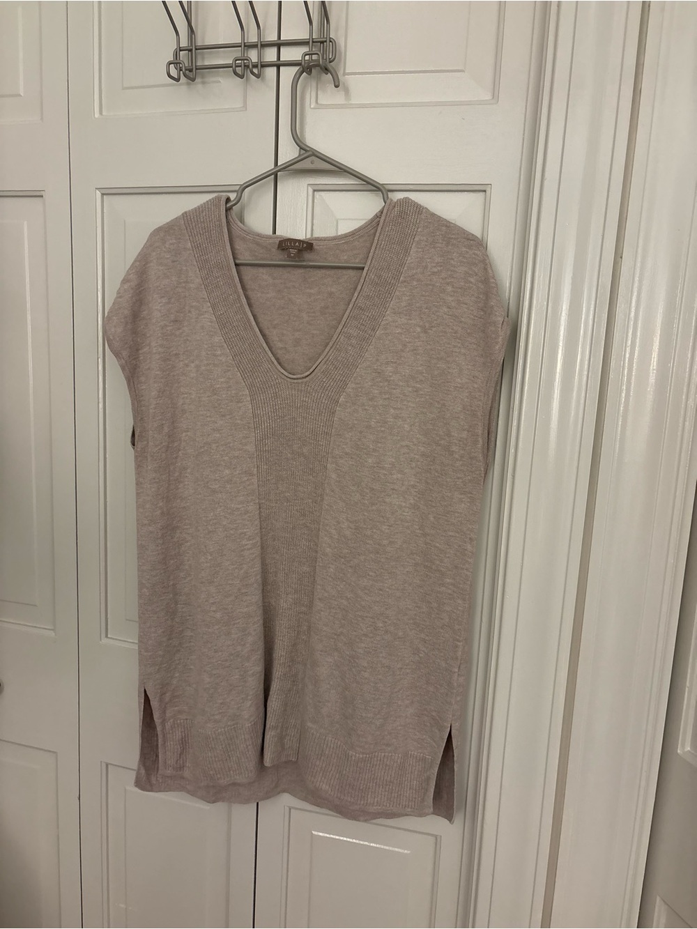 Lilla P Light Taupe V‑Neck Knit Sleeveless Top